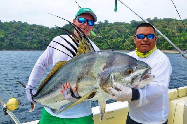  Fishing experts 